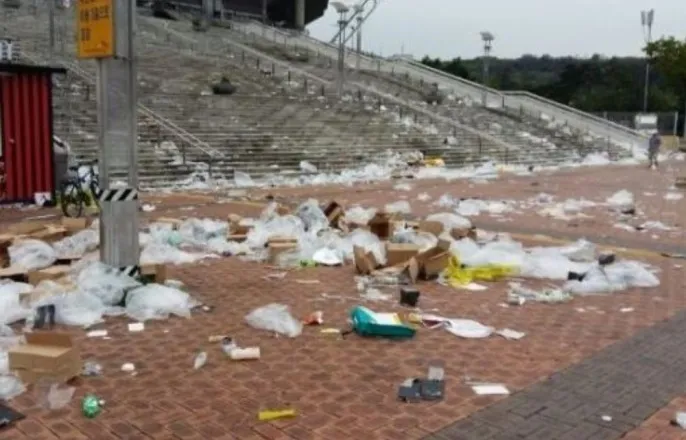 노란 수영복에 섹시한 몸매 어필하는 존예 처자
