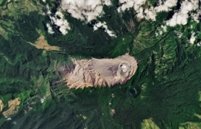 노란 수영복에 섹시한 몸매 어필하는 존예 처자