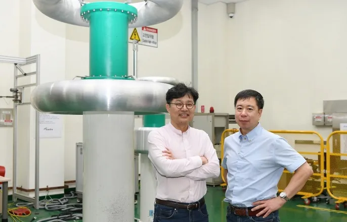 노란 수영복에 섹시한 몸매 어필하는 존예 처자