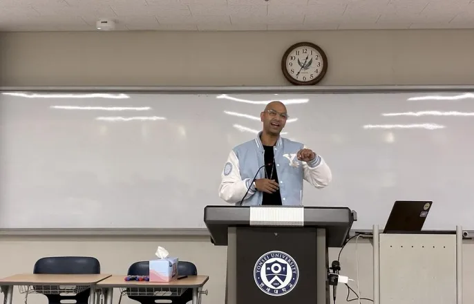 노란 수영복에 섹시한 몸매 어필하는 존예 처자