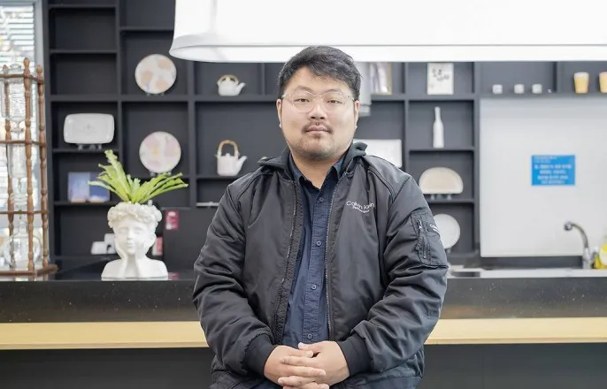 노란 수영복에 섹시한 몸매 어필하는 존예 처자