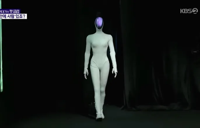 노란 수영복에 섹시한 몸매 어필하는 존예 처자