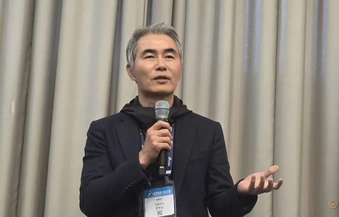 노란 수영복에 섹시한 몸매 어필하는 존예 처자