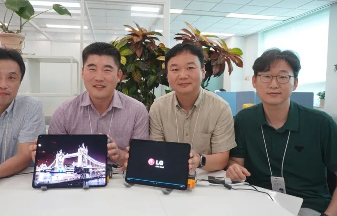 노란 수영복에 섹시한 몸매 어필하는 존예 처자