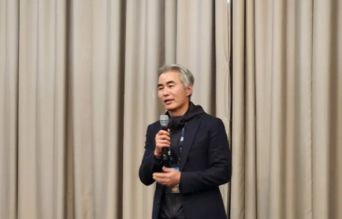 노란 수영복에 섹시한 몸매 어필하는 존예 처자