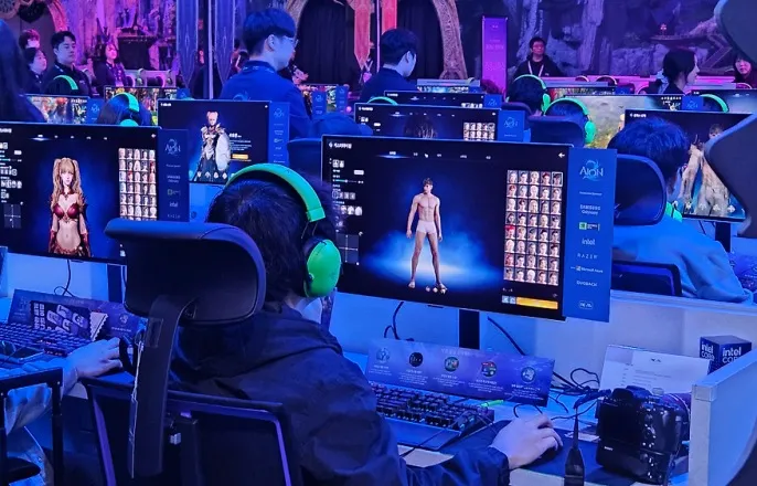 노란 수영복에 섹시한 몸매 어필하는 존예 처자