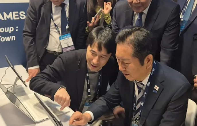 노란 수영복에 섹시한 몸매 어필하는 존예 처자