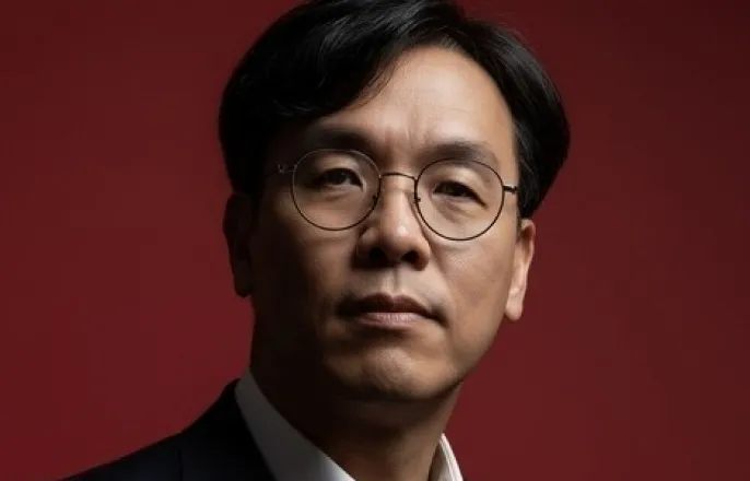 노란 수영복에 섹시한 몸매 어필하는 존예 처자