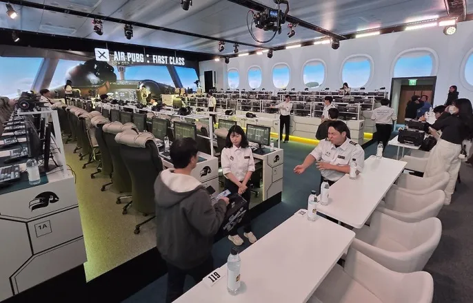 노란 수영복에 섹시한 몸매 어필하는 존예 처자