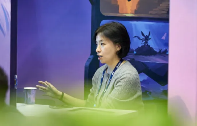 노란 수영복에 섹시한 몸매 어필하는 존예 처자