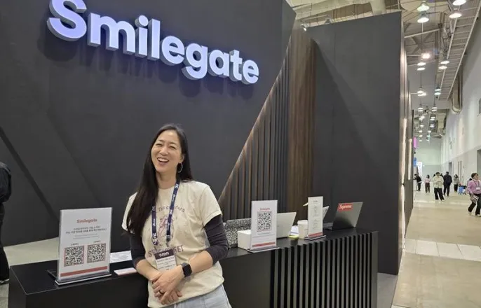 노란 수영복에 섹시한 몸매 어필하는 존예 처자