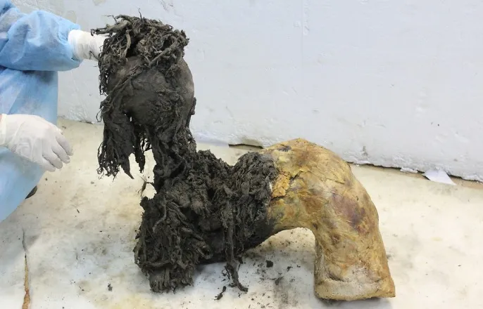 노란 수영복에 섹시한 몸매 어필하는 존예 처자