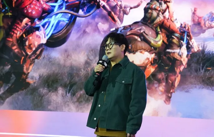 노란 수영복에 섹시한 몸매 어필하는 존예 처자