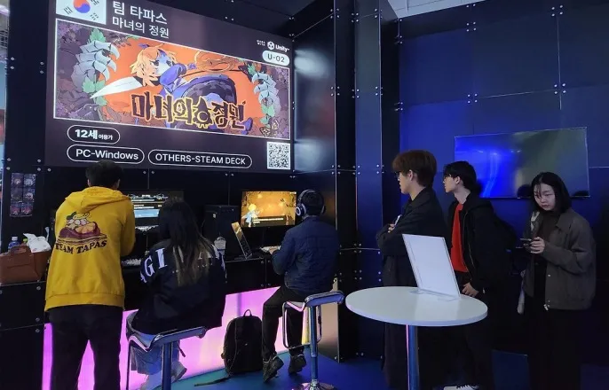 노란 수영복에 섹시한 몸매 어필하는 존예 처자