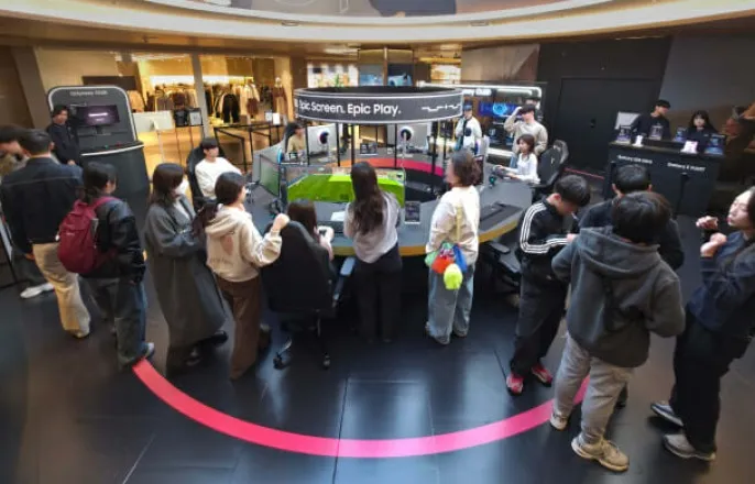 노란 수영복에 섹시한 몸매 어필하는 존예 처자