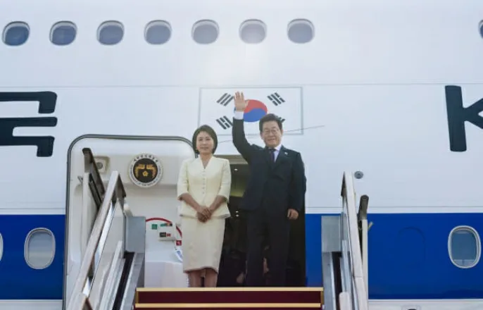 노란 수영복에 섹시한 몸매 어필하는 존예 처자