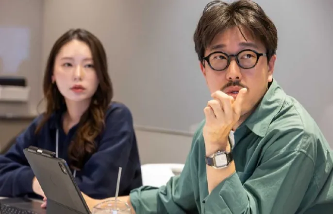 노란 수영복에 섹시한 몸매 어필하는 존예 처자