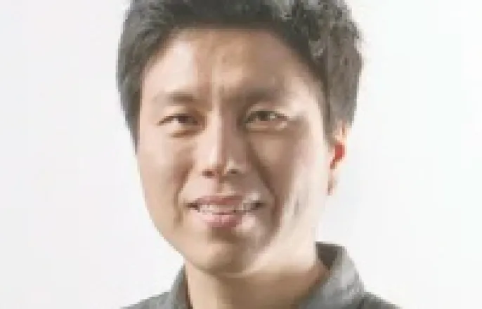 노란 수영복에 섹시한 몸매 어필하는 존예 처자