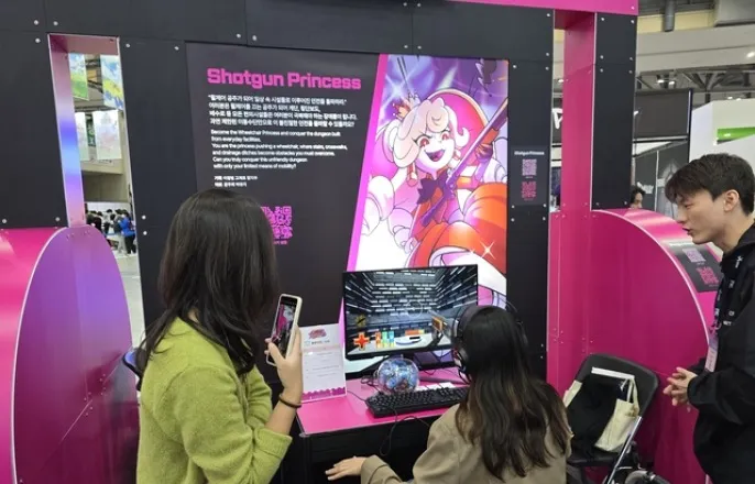 노란 수영복에 섹시한 몸매 어필하는 존예 처자