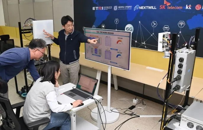 노란 수영복에 섹시한 몸매 어필하는 존예 처자