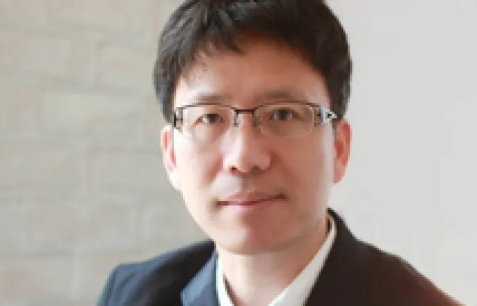 노란 수영복에 섹시한 몸매 어필하는 존예 처자