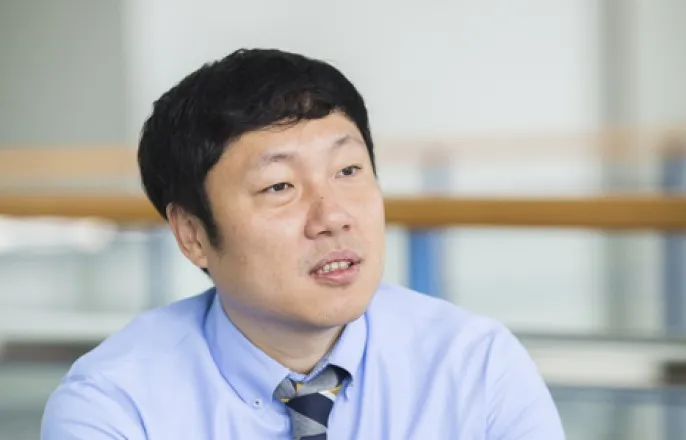 노란 수영복에 섹시한 몸매 어필하는 존예 처자