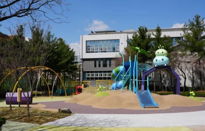 노란 수영복에 섹시한 몸매 어필하는 존예 처자