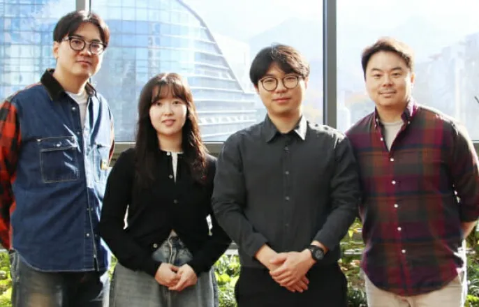 노란 수영복에 섹시한 몸매 어필하는 존예 처자