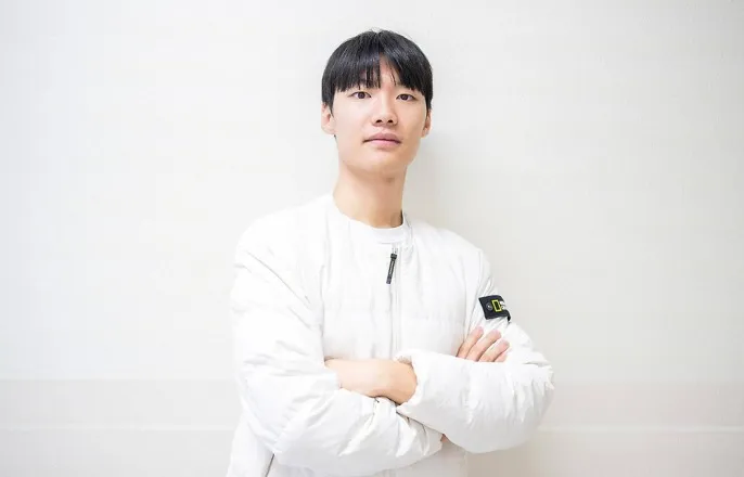 노란 수영복에 섹시한 몸매 어필하는 존예 처자