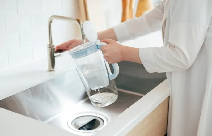 노란 수영복에 섹시한 몸매 어필하는 존예 처자