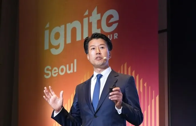 노란 수영복에 섹시한 몸매 어필하는 존예 처자