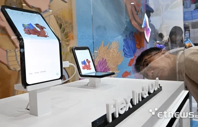 노란 수영복에 섹시한 몸매 어필하는 존예 처자