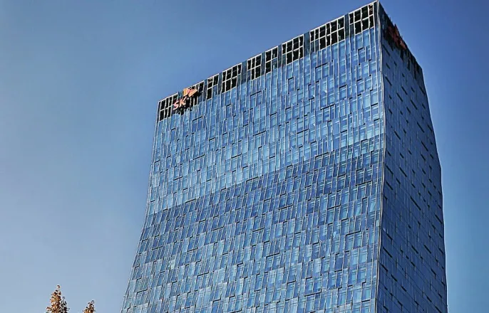 노란 수영복에 섹시한 몸매 어필하는 존예 처자