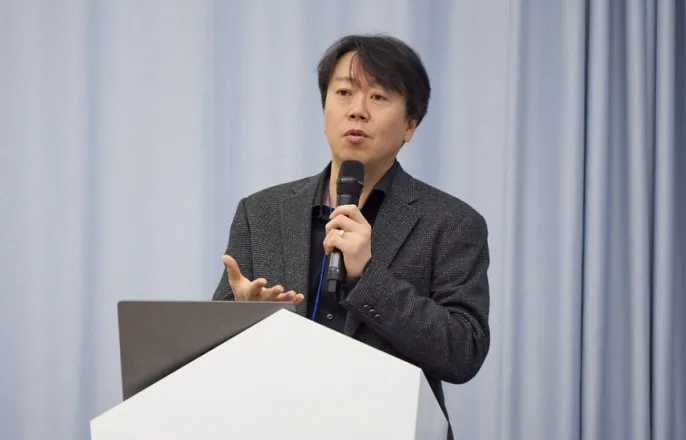 노란 수영복에 섹시한 몸매 어필하는 존예 처자