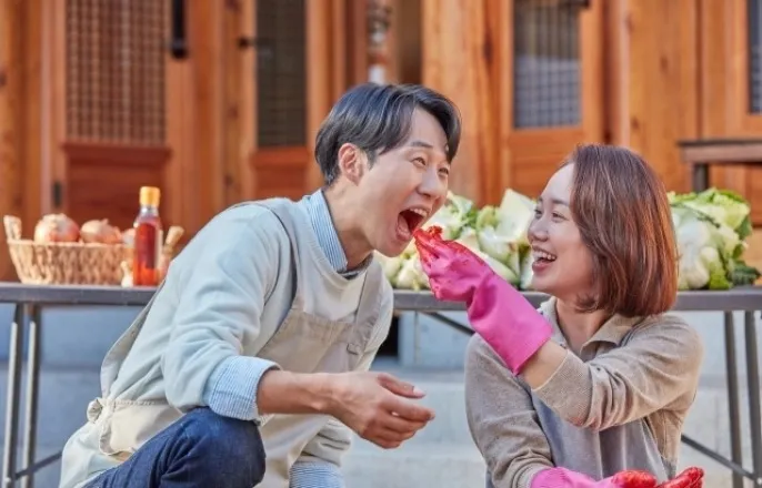 노란 수영복에 섹시한 몸매 어필하는 존예 처자