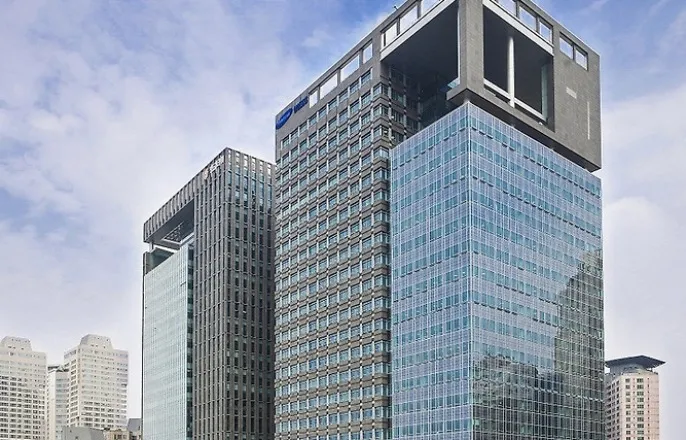 노란 수영복에 섹시한 몸매 어필하는 존예 처자