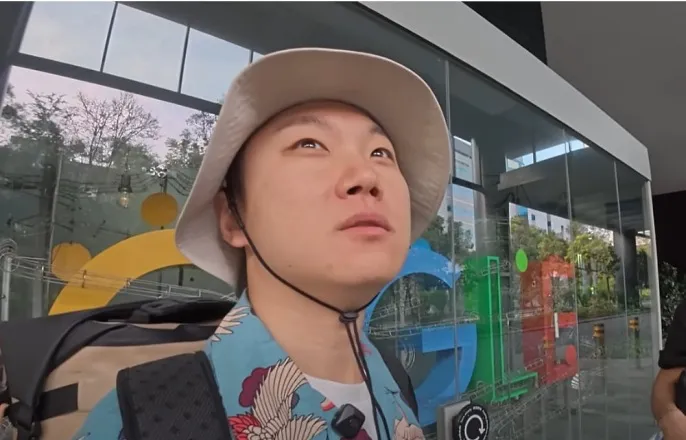 노란 수영복에 섹시한 몸매 어필하는 존예 처자