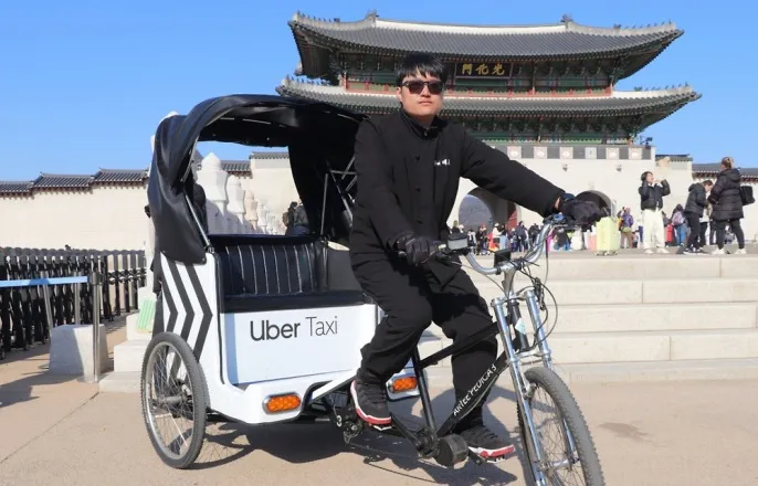 노란 수영복에 섹시한 몸매 어필하는 존예 처자