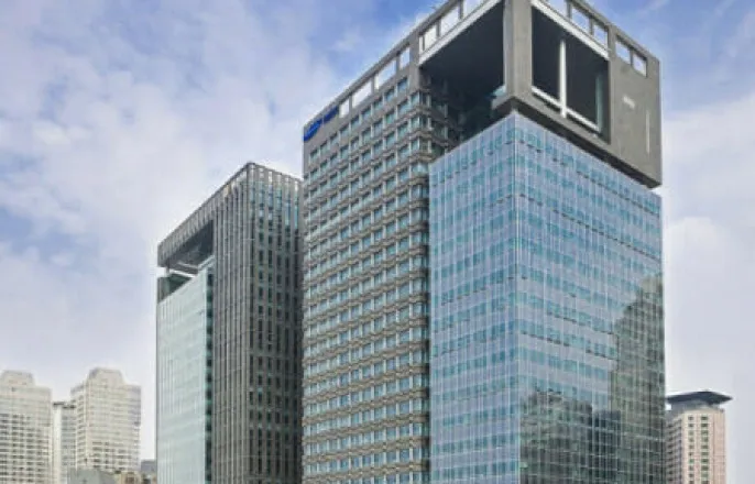 노란 수영복에 섹시한 몸매 어필하는 존예 처자