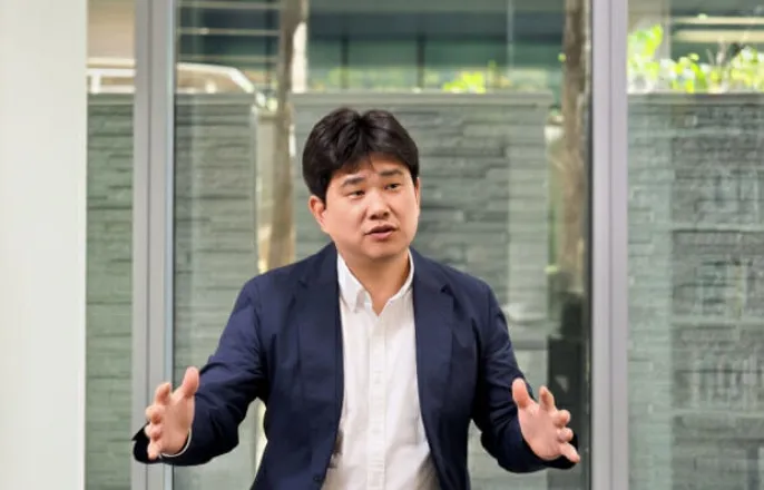 노란 수영복에 섹시한 몸매 어필하는 존예 처자