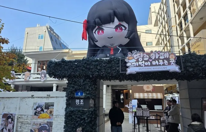 노란 수영복에 섹시한 몸매 어필하는 존예 처자