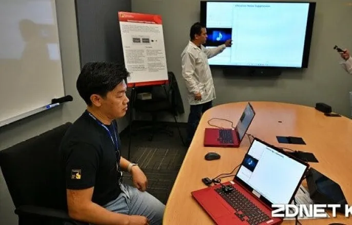 노란 수영복에 섹시한 몸매 어필하는 존예 처자