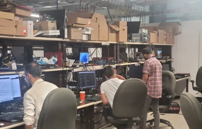 노란 수영복에 섹시한 몸매 어필하는 존예 처자