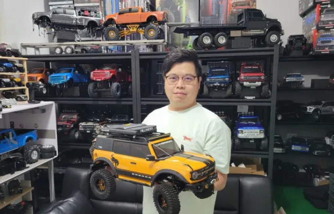 노란 수영복에 섹시한 몸매 어필하는 존예 처자