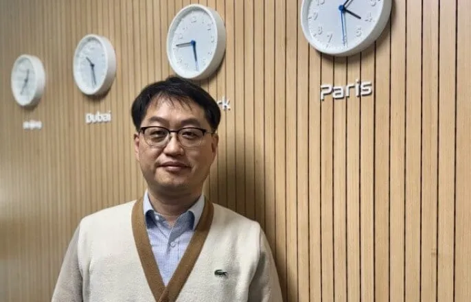 노란 수영복에 섹시한 몸매 어필하는 존예 처자