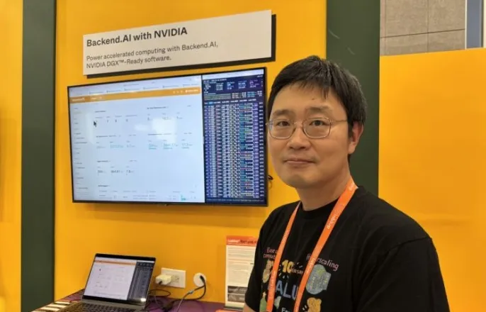 노란 수영복에 섹시한 몸매 어필하는 존예 처자