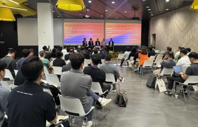 노란 수영복에 섹시한 몸매 어필하는 존예 처자