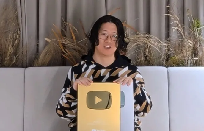 노란 수영복에 섹시한 몸매 어필하는 존예 처자