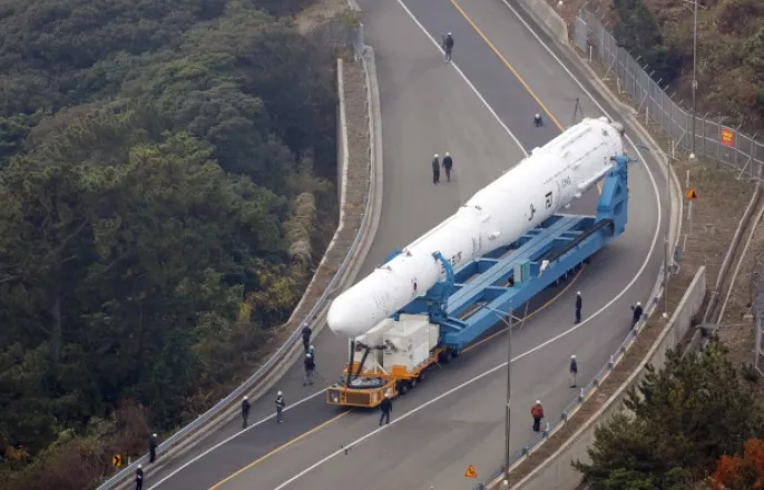 노란 수영복에 섹시한 몸매 어필하는 존예 처자