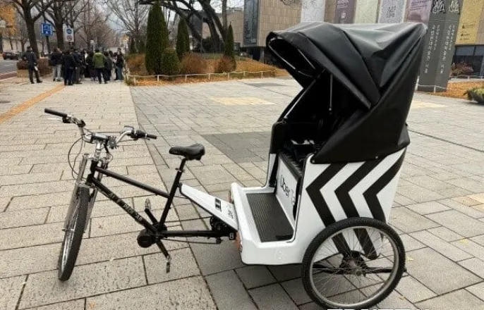 노란 수영복에 섹시한 몸매 어필하는 존예 처자